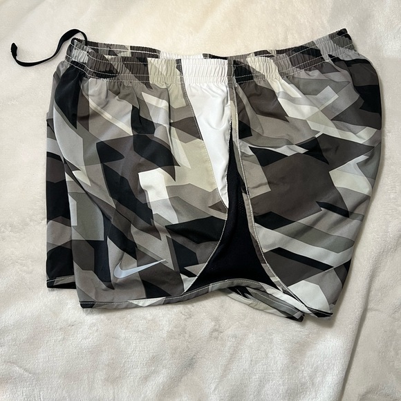 Nike Women’s Track Shorts - Picture 5 of 5